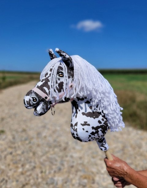 Hobby Horse Duży koń na kiju Premium - tarantowaty biało-czarny z białą grzywą A3 Hobby Horse Duży koń na kiju Premium - tarantowaty biało-czarny z białą grzywą A3