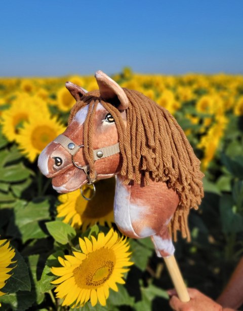Hobby Horse Mały koń na kiju Premium - srokaty tobiano z brązową grzywą A4 Hobby Horse Mały koń na kiju Premium - srokaty tobiano z brązową grzywą A4