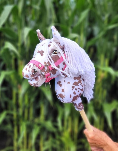 Hobby Horse Mały koń na kiju Premium - tarantowaty biało-brązowy z białą grzywą A4 Hobby Horse Mały koń na kiju Premium - tarantowaty biało-brązowy z białą grzywą A4