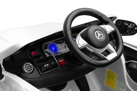 POJAZD AKUMULATOROWY MERCEDES AMG S63 WHITE POJAZD AKUMULATOROWY MERCEDES AMG S63 WHITE