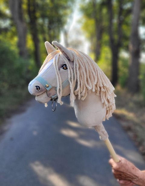 Hobby Horse Mały koń na kiju Premium - cremello A4 Hobby Horse Mały koń na kiju Premium - cremello A4