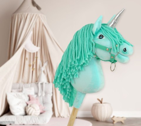 Hobby Horse Jednorożec na kiju mały miętowy z miętową grzywą i srebrnym rogiem Hobby Horse Jednorożec na kiju mały miętowy z miętową grzywą i srebrnym rogiem