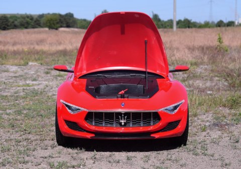 MASERATI ALFIERI Z AMORTYZATORAMI PILOT, LAKIER, PANEL MP4, ŚWIECĄCE KOŁA /SX-1728 MASERATI ALFIERI Z AMORTYZATORAMI PILOT, LAKIER, PANEL MP4, ŚWIECĄCE KOŁA /SX-1728