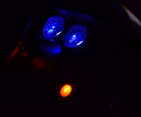 ORYGINALNE BMW Z8 W NAJLEPSZEJ WERSJI,MIĘKKIE SIEDZENIE ,KOŁA EVA.,2.4 Ghz/JE1288 ORYGINALNE BMW Z8 W NAJLEPSZEJ WERSJI,MIĘKKIE SIEDZENIE ,KOŁA EVA.,2.4 Ghz/JE1288