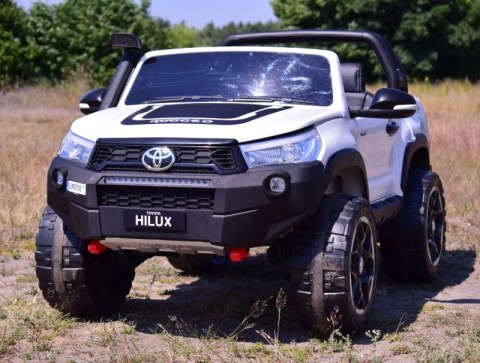 ORYGINALNA TOYOTA HILUX, 2X12V10AH W WALIZCE, PANEL SPORT, RADIO FM 4X4/DKHL850 ORYGINALNA TOYOTA HILUX, 2X12V10AH W WALIZCE, PANEL SPORT, RADIO FM 4X4/DKHL850