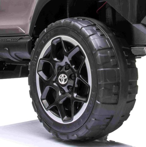 ORYGINALNA TOYOTA HILUX, 2X12V10AH W WALIZCE, PANEL SPORT, RADIO FM 4X4/DKHL850 ORYGINALNA TOYOTA HILUX, 2X12V10AH W WALIZCE, PANEL SPORT, RADIO FM 4X4/DKHL850