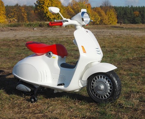 STYLOWY SKUTER NA AKUMULATOR Z BOCZNYMI KÓŁKAMI I RADIEM/CH8820 STYLOWY SKUTER NA AKUMULATOR Z BOCZNYMI KÓŁKAMI I RADIEM/CH8820