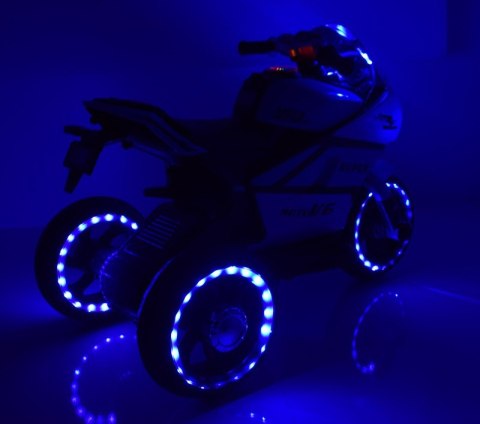 DUŻY MOTOR ŚCIGACZ STRONG 2 EXCLUSIVE, ŚWIECĄCE KOŁA, 3 KOŁOWY/HT5188 DUŻY MOTOR ŚCIGACZ STRONG 2 EXCLUSIVE, ŚWIECĄCE KOŁA, 3 KOŁOWY/HT5188