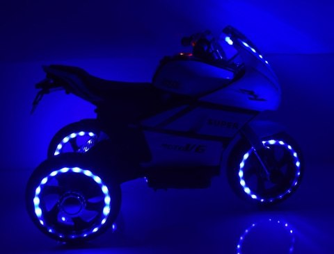 DUŻY MOTOR ŚCIGACZ STRONG 2 EXCLUSIVE, ŚWIECĄCE KOŁA, 3 KOŁOWY/HT5188 DUŻY MOTOR ŚCIGACZ STRONG 2 EXCLUSIVE, ŚWIECĄCE KOŁA, 3 KOŁOWY/HT5188