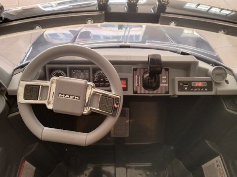 MEGA CIĘŻARÓWKA MACK, MIĘKKIE KOŁA, MIĘKKIE SIEDZENIE MOC/LB8822 MEGA CIĘŻARÓWKA MACK, MIĘKKIE KOŁA, MIĘKKIE SIEDZENIE MOC/LB8822