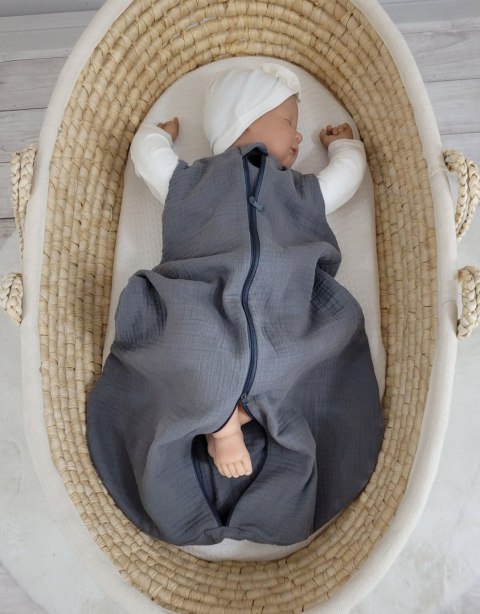 Muślinowy śpiworek dla dzieci zaokrąglony NEWBORN 0-6 mcy TOG 1.0 - antracyt Muślinowy śpiworek dla dzieci zaokrąglony NEWBORN 0-6 mcy TOG 1.0 - antracyt