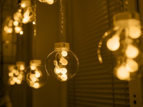 Lampki LED kurtyna kule wiszące 3m 108LED ciepły biały Lampki LED kurtyna kule wiszące 3m 108LED ciepły biały