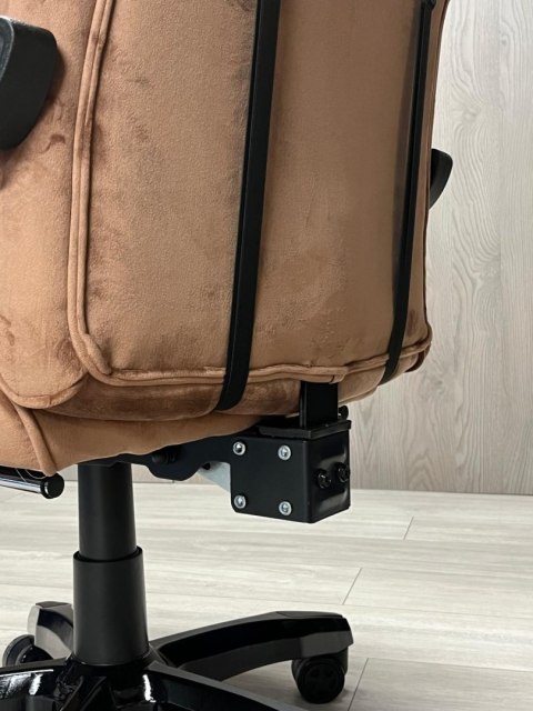 Fotel obrotowy do biurka TITAN BROWN ALCANTARA PRO Fotel obrotowy do biurka TITAN BROWN ALCANTARA PRO