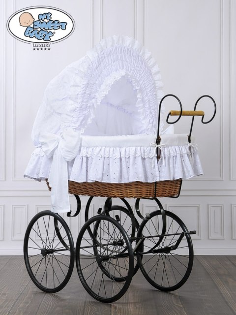 Kosz Mojżesza Retro Charlotte - naturalny + biała haftowana pościel z białą haftowaną koronką Kosz Mojżesza Retro Charlotte - naturalny + biała haftowana pościel z białą haftowaną koronką