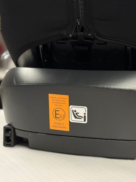 Fotelik samochodowy ISOFIX 360 GT 40-125 cm uniwersalny Fotelik samochodowy ISOFIX 360 GT 40-125 cm uniwersalny