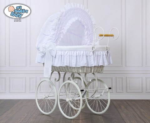 Kosz Mojżesza Retro Charlotte - biały + biała haftowana pościel z białą haftowaną koronką Kosz Mojżesza Retro Charlotte - biały + biała haftowana pościel z białą haftowaną koronką