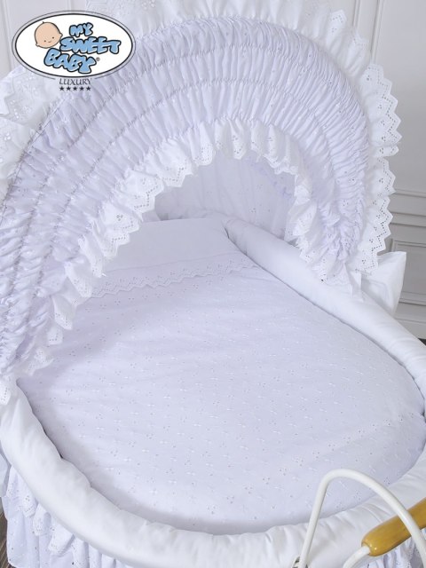 Kosz Mojżesza Retro Charlotte - biały + biała haftowana pościel z białą haftowaną koronką Kosz Mojżesza Retro Charlotte - biały + biała haftowana pościel z białą haftowaną koronką