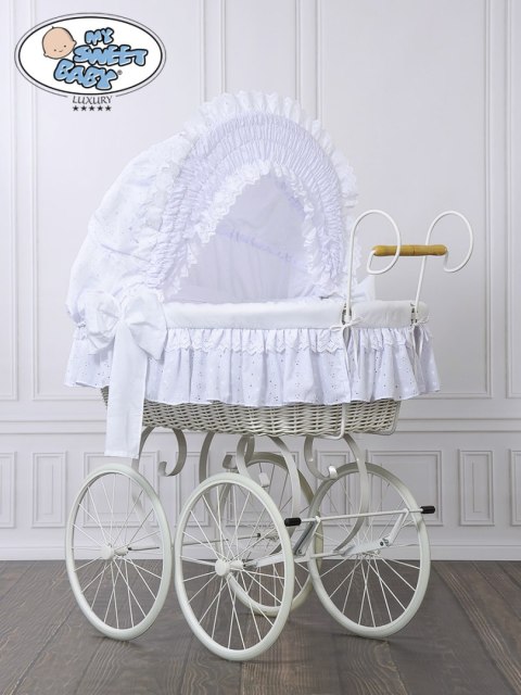 Kosz Mojżesza Retro Charlotte - biały + biała haftowana pościel z białą haftowaną koronką Kosz Mojżesza Retro Charlotte - biały + biała haftowana pościel z białą haftowaną koronką