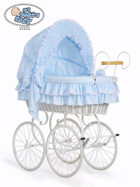 Kosz Mojżesza Retro Victoria - Biały + niebieska pościel z białą haftowaną koronką Kosz Mojżesza Retro Victoria - Biały + niebieska pościel z białą haftowaną koronką