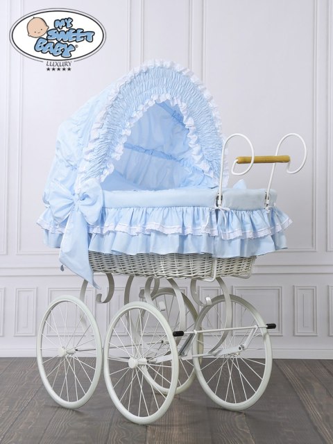 Kosz Mojżesza Retro Victoria - Biały + niebieska pościel z białą haftowaną koronką Kosz Mojżesza Retro Victoria - Biały + niebieska pościel z białą haftowaną koronką