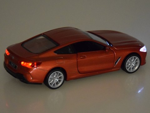 Metalowe auto model 1:35 BMW M850i Coupe światło dźwięk ZA4612 Metalowe auto model 1:35 BMW M850i Coupe światło dźwięk ZA4612