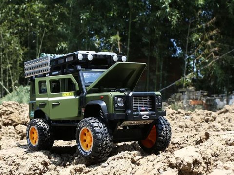 Samochód Terenowy metalowy napęd dźwięk światło led 1:24 ZA4795 Samochód Terenowy metalowy napęd dźwięk światło led 1:24 ZA4795