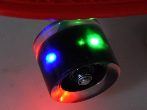 Deskorolka FISZKA dla dzieci do 50kg Świecące koła LED SP0575 Deskorolka FISZKA dla dzieci do 50kg Świecące koła LED SP0575