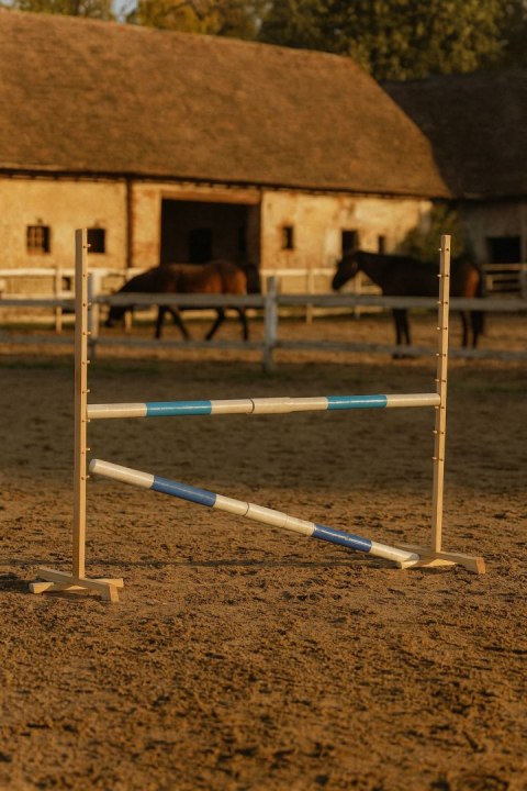 Przeszkoda skokowa do Hobby Horse 160cm, h-120 cm, dwie belki - jasny niebieski i ciemny niebieski Przeszkoda skokowa do Hobby Horse 160cm, h-120 cm, dwie belki - jasny niebieski i ciemny niebieski