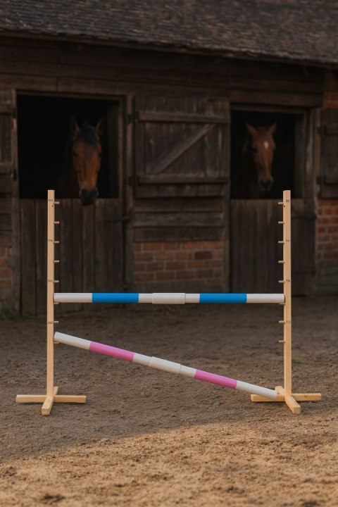 Przeszkoda skokowa do Hobby Horse 160cm, h-120 cm, dwie belki - jasny niebieski i jasny róż Przeszkoda skokowa do Hobby Horse 160cm, h-120 cm, dwie belki - jasny niebieski i jasny róż