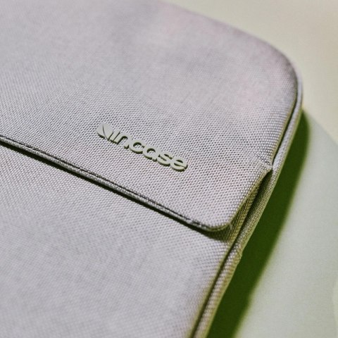 Incase Crosstown Sleeve with Woolenex - Pokrowiec z kieszenią MacBook Pro 16" (M4/M3/M2/M1/2024-2021) (Limestone) Incase Crosstown Sleeve with Woolenex - Pokrowiec z kieszenią MacBook Pro 16" (M4/M3/M2/M1/2024-2021) (Limestone)