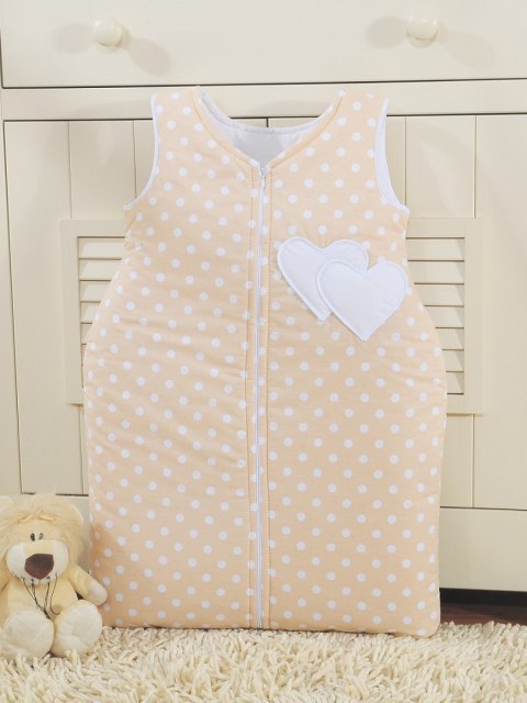 Śpiworek dla dzieci bawełniany M 6-12 mcy TOG 2.5 całoroczny ocieplany serduszka grochy na beżowym Śpiworek dla dzieci bawełniany M 6-12 mcy TOG 2.5 całoroczny ocieplany serduszka grochy na beżowym