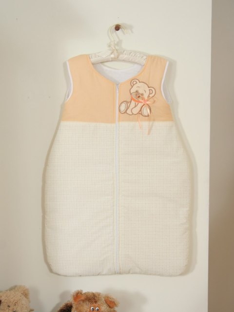 Śpiworek dla dzieci bawełniany M 6-12 mcy TOG 2.5 całoroczny ocieplany Miś z kokardką brzoskwiniowy Śpiworek dla dzieci bawełniany M 6-12 mcy TOG 2.5 całoroczny ocieplany Miś z kokardką brzoskwiniowy