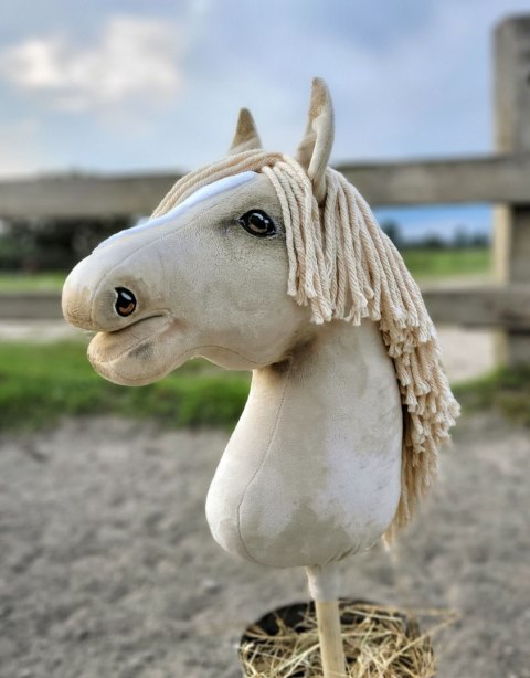 Hobby Horse Duży koń na kiju Premium - cremello A3 Hobby Horse Duży koń na kiju Premium - cremello A3