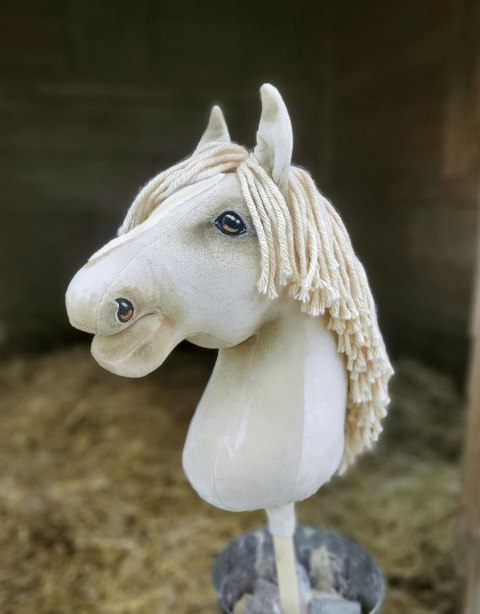Hobby Horse Duży koń na kiju Premium - cremello A3 Hobby Horse Duży koń na kiju Premium - cremello A3