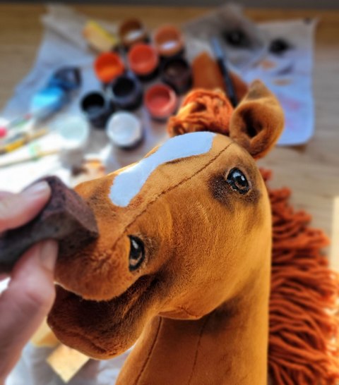 Hobby Horse Duży koń na kiju Premium - kasztan A3 Hobby Horse Duży koń na kiju Premium - kasztan A3