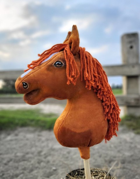 Hobby Horse Duży koń na kiju Premium - kasztan A3 Hobby Horse Duży koń na kiju Premium - kasztan A3