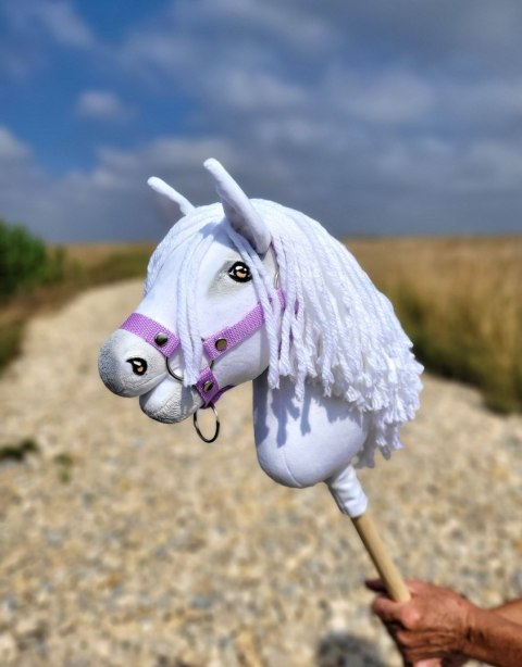 Hobby Horse Mały koń na kiju Premium - biały A4 Hobby Horse Mały koń na kiju Premium - biały A4