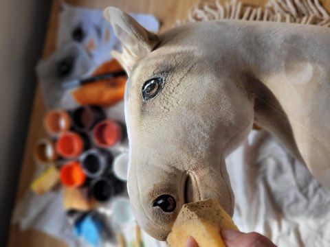 Hobby Horse Mały koń na kiju Premium - cremello A4 Hobby Horse Mały koń na kiju Premium - cremello A4