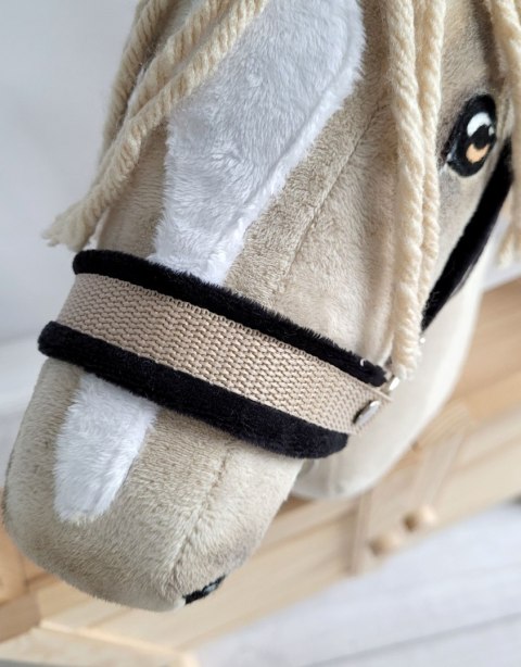 Kantar regulowany dla konia Hobby Horse A3 beżowy z czarnym futerkiem Kantar regulowany dla konia Hobby Horse A3 beżowy z czarnym futerkiem
