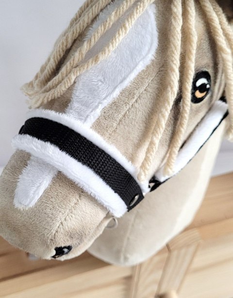 Zestaw do Hobby Horse: kantar A3 z białym futerkiem + uwiąz ze sznurka - biało-czarny Zestaw do Hobby Horse: kantar A3 z białym futerkiem + uwiąz ze sznurka - biało-czarny