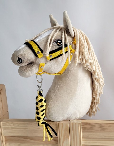 Zestaw do Hobby Horse: kantar A3 z czarnym futerkiem + uwiąz ze sznurka - czarno-żółty Zestaw do Hobby Horse: kantar A3 z czarnym futerkiem + uwiąz ze sznurka - czarno-żółty