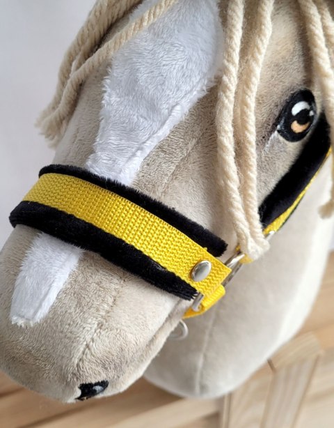 Zestaw do Hobby Horse: kantar A3 z czarnym futerkiem + uwiąz ze sznurka - czarno-żółty Zestaw do Hobby Horse: kantar A3 z czarnym futerkiem + uwiąz ze sznurka - czarno-żółty