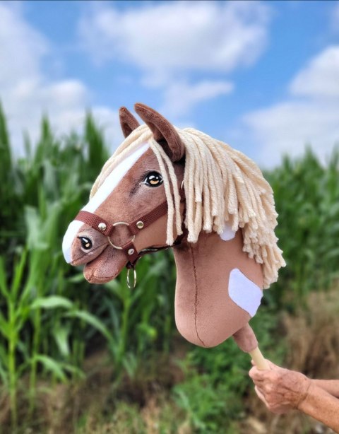 Hobby Horse Duży koń na kiju Premium - western III gniady z jasną grzywą A3 Hobby Horse Duży koń na kiju Premium - western III gniady z jasną grzywą A3