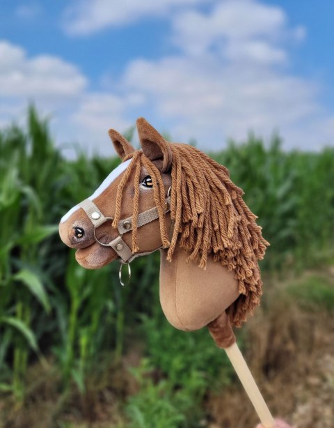 Hobby Horse Mały koń na kiju Premium - jasny kasztan A4 Hobby Horse Mały koń na kiju Premium - jasny kasztan A4