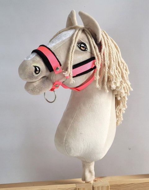 Kantar regulowany dla konia Hobby Horse A3 neon pink czarnym futerkiem Kantar regulowany dla konia Hobby Horse A3 neon pink czarnym futerkiem