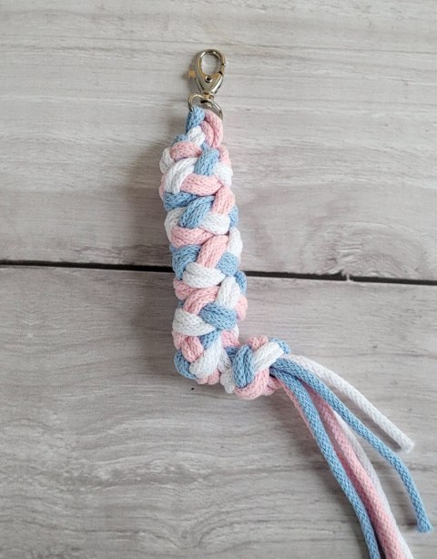 Uwiąz dla Hobby Horse ze sznurka - błękit/ jasny róż/ biały Uwiąz dla Hobby Horse ze sznurka - błękit/ jasny róż/ biały