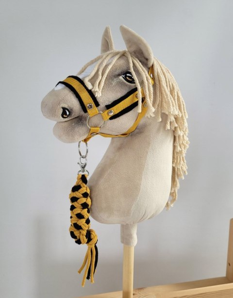 Zestaw do Hobby Horse: kantar A3 z czarnym futerkiem + uwiąz ze sznurka - czarno-musztardowy Zestaw do Hobby Horse: kantar A3 z czarnym futerkiem + uwiąz ze sznurka - czarno-musztardowy